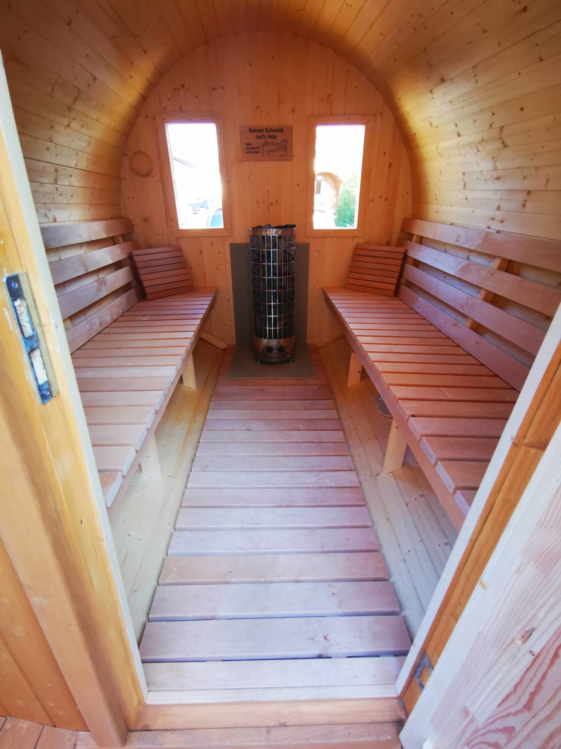 Innenansicht Sauna Fass mit Elektro Ofen
